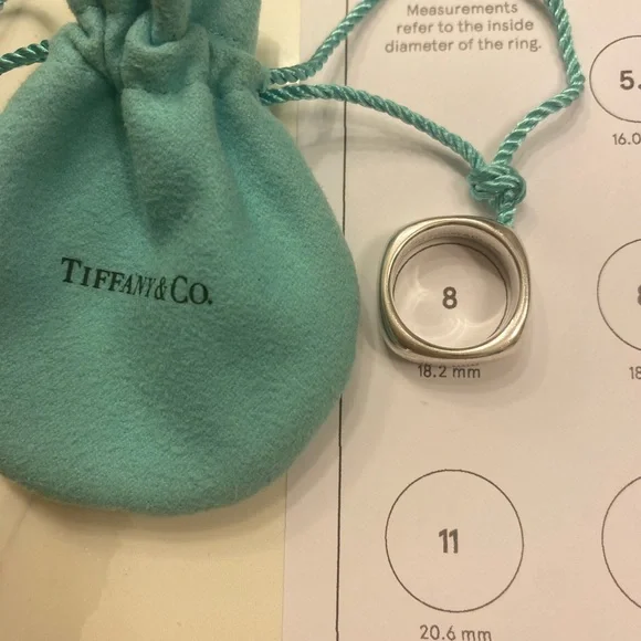 Tiffany & Co. Silver Cushion Ring size 8 - Picture 5 of 5